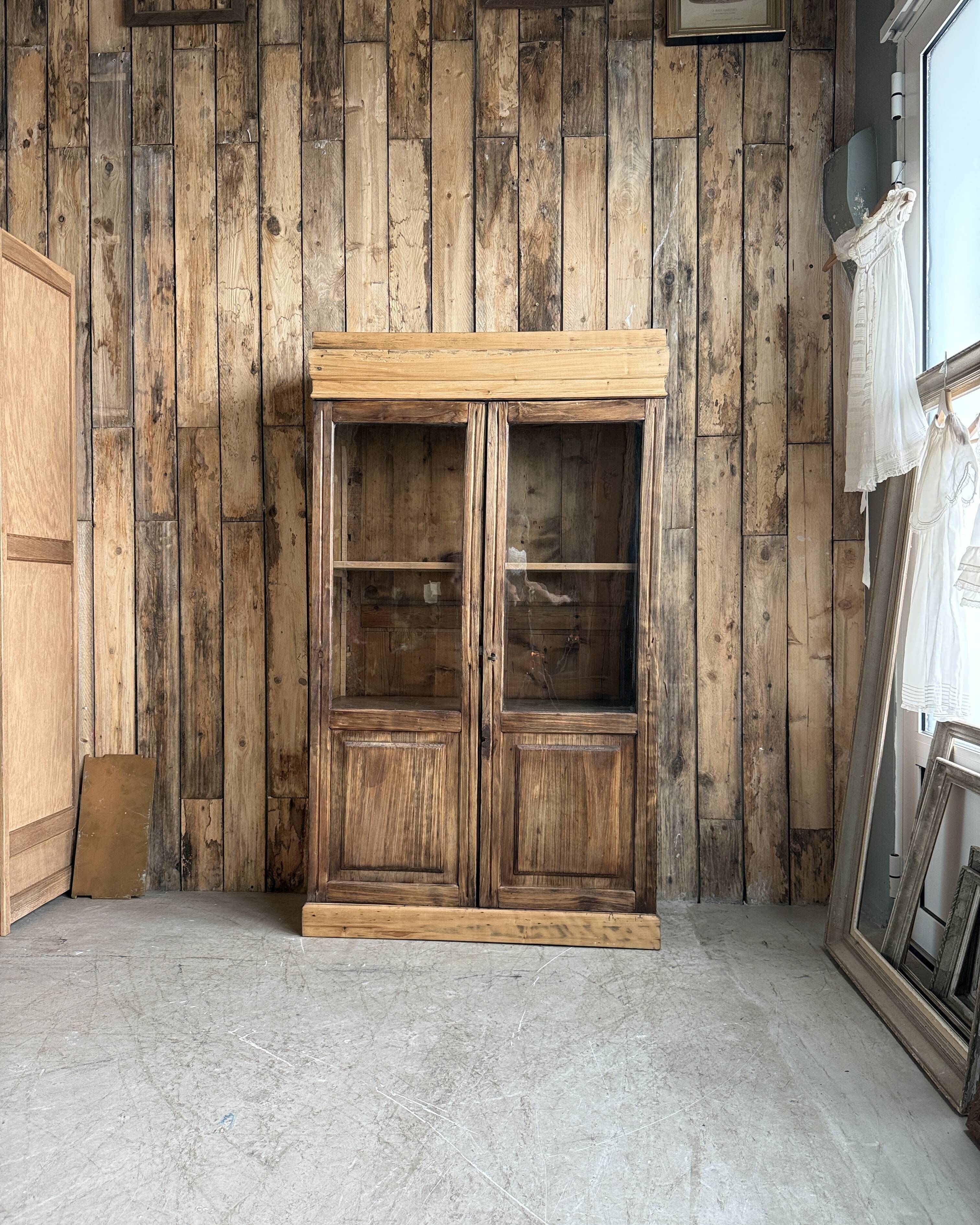 Petite vitrine ancienne en pin (restaurée)