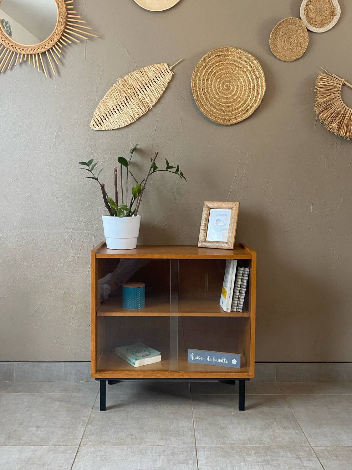 Vintage display cabinet (or TV cabinet)