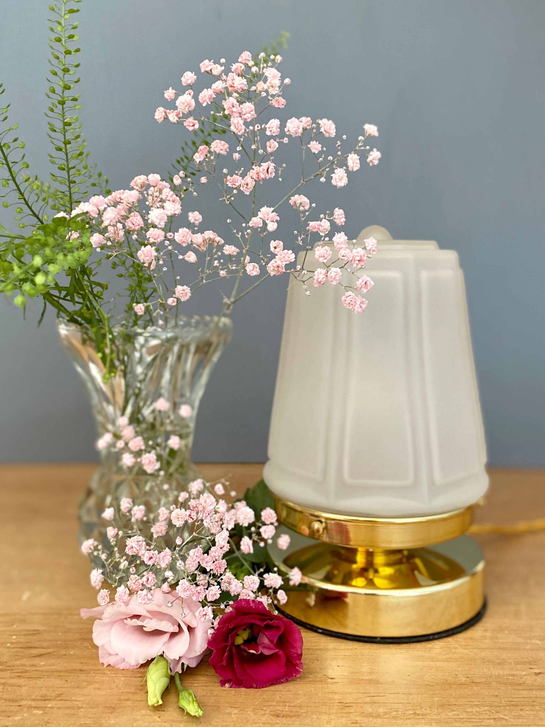 Vintage Art Deco frosted glass globe table lamp