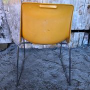 Chaise coque Grosfillex