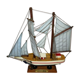 Wood model sailing 2 vintage masts