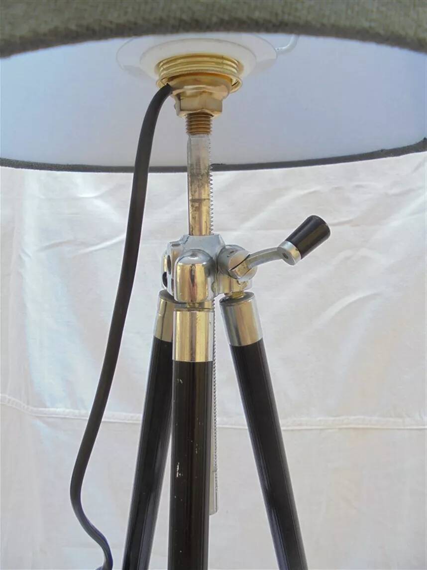 Tripod lamp