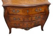 Commode de style louis xv en marqueterieflag