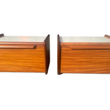 2 tables de chevet suspendues