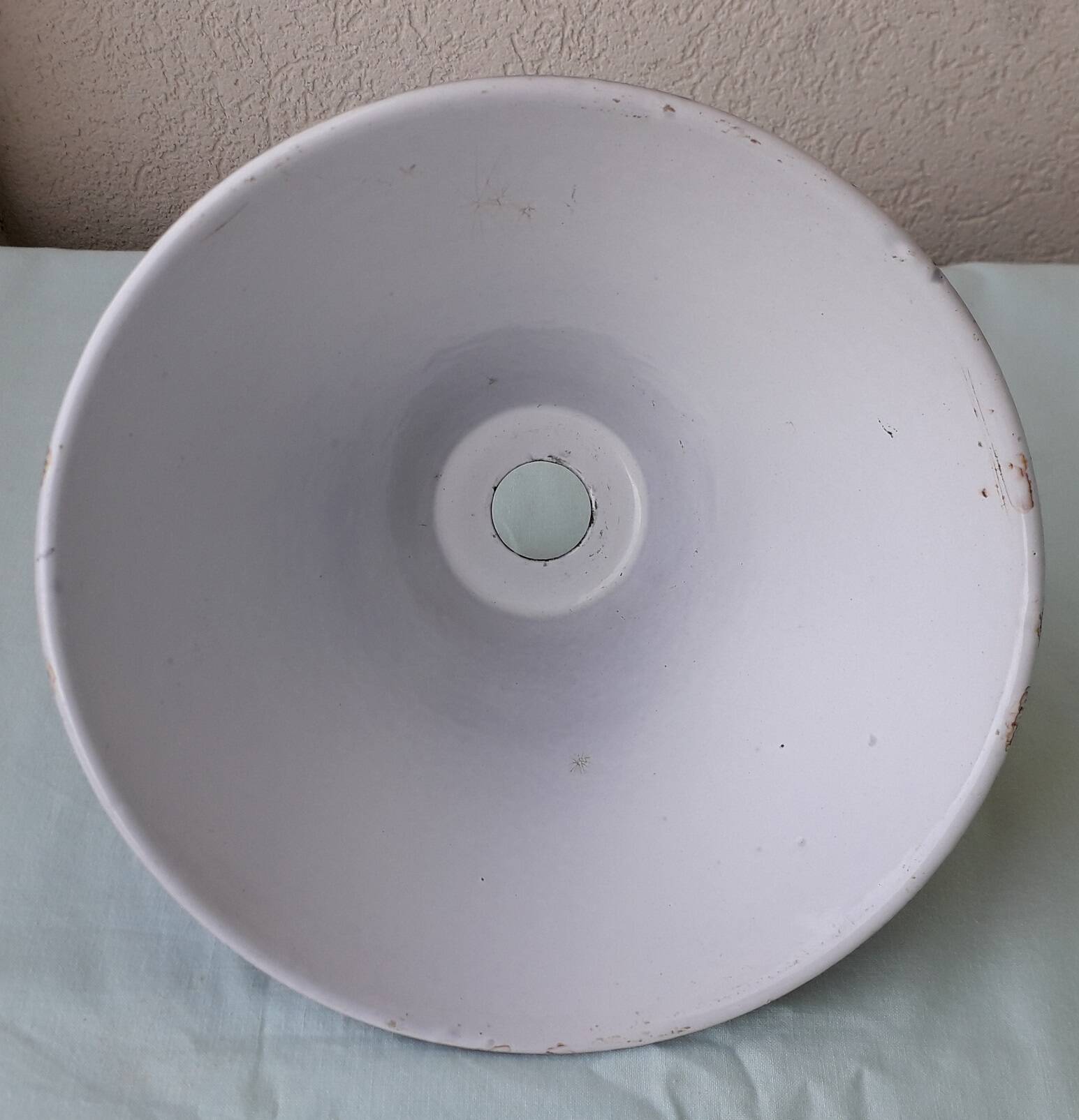 Enamelled sheet metal lampshade