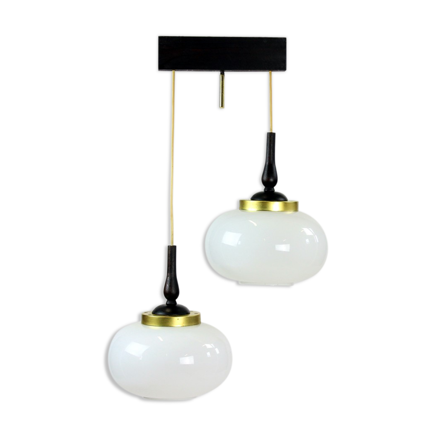 Suspension du milieu du siècle avec deux lampes opalines, Tchécoslovaquie vers les années 1960