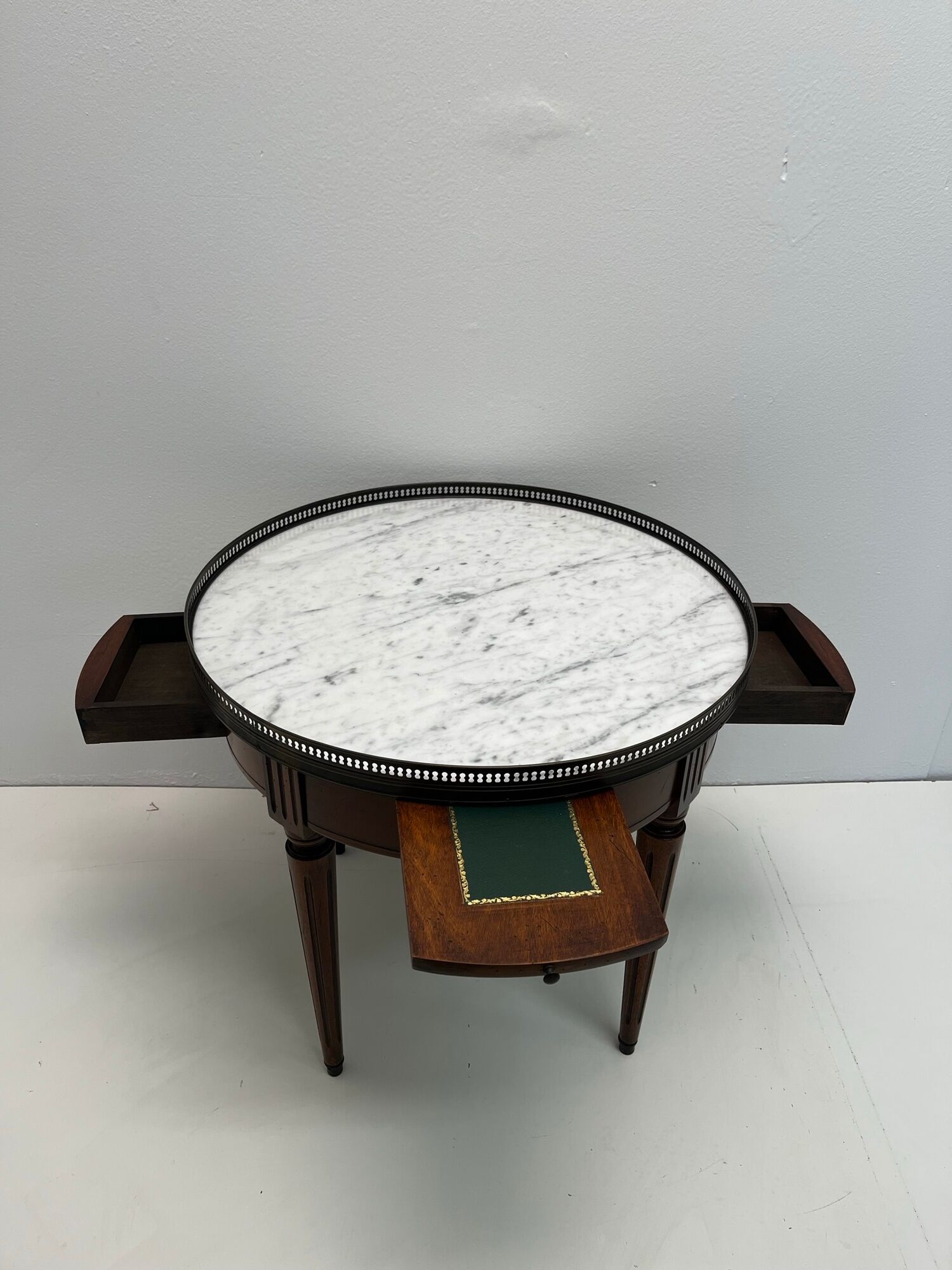 Table hot water bottle Louis XVI mahogany marble white gilded brass XIXth century