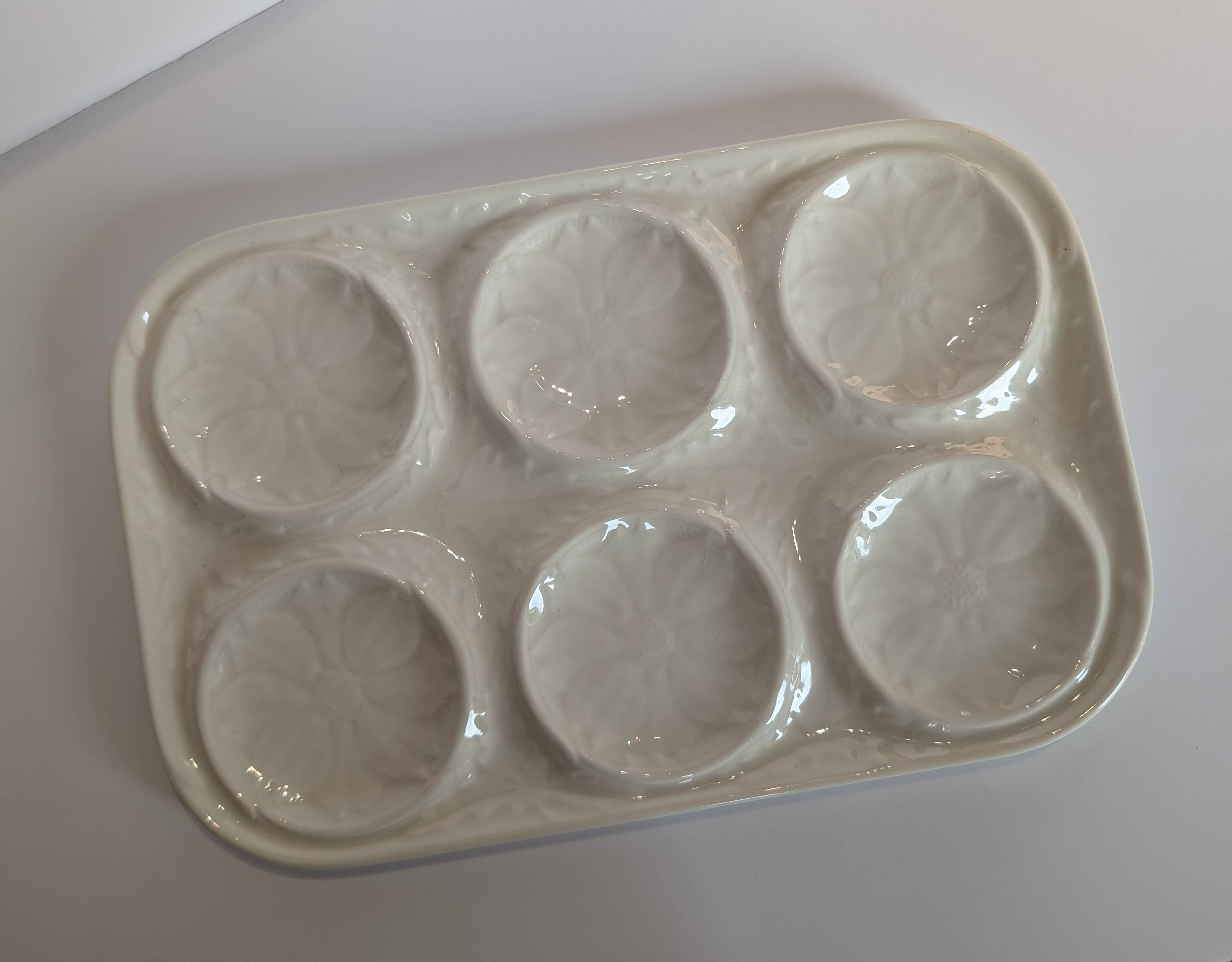 Service white artichokes Gien