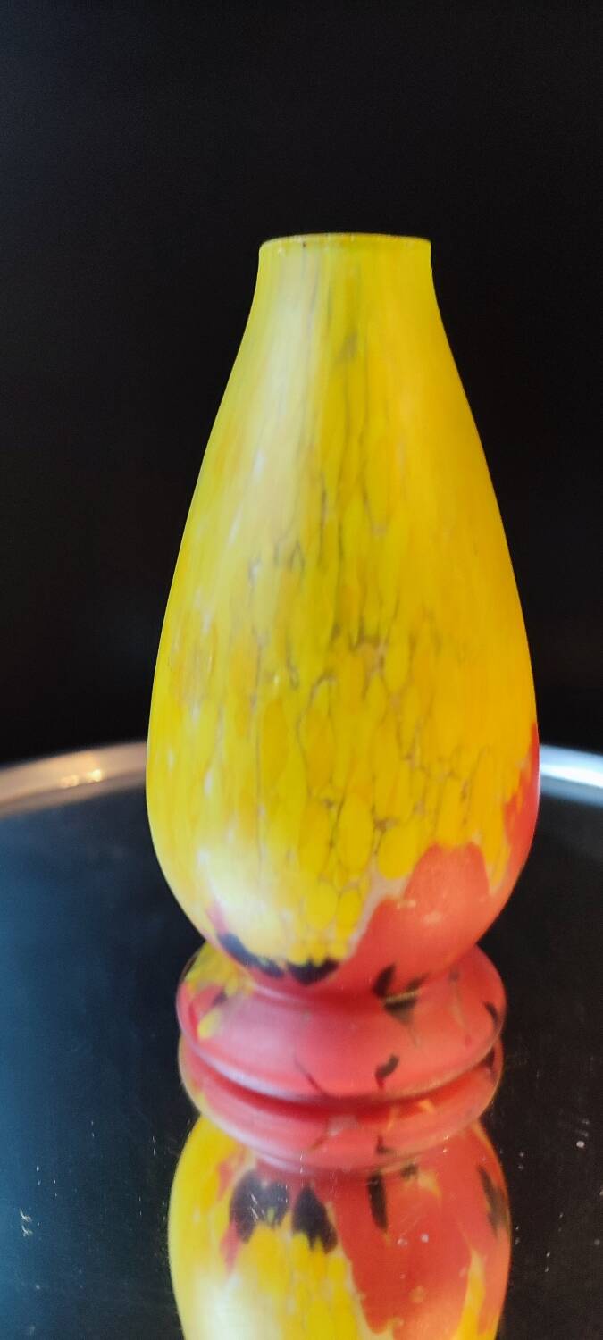 Curved vase made of glass paste