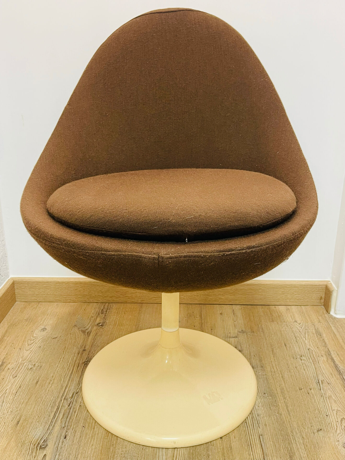 Vintage 1970s Space Age egg chair – Lusch product – mar fabric