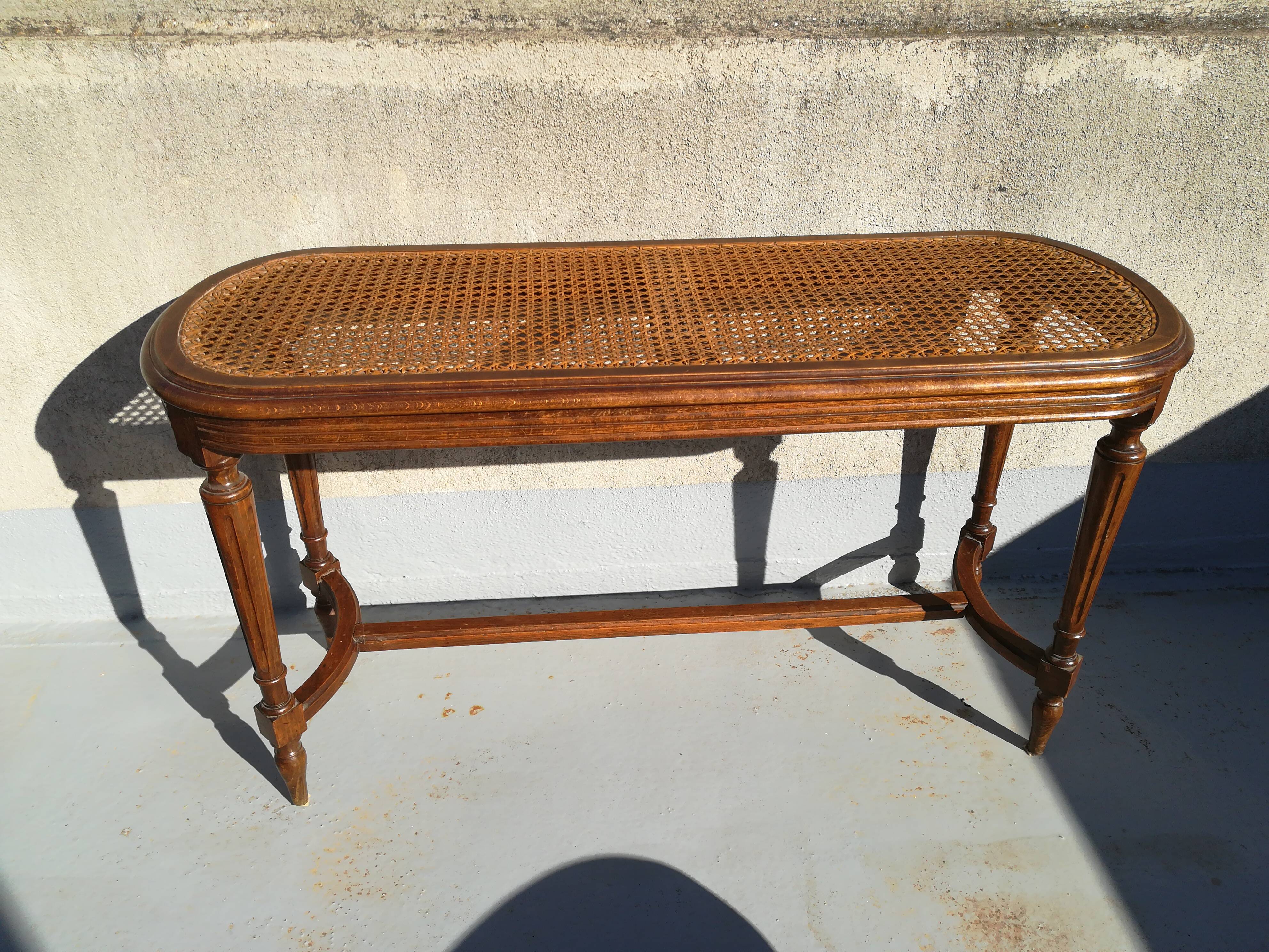 Piano bench in caning
