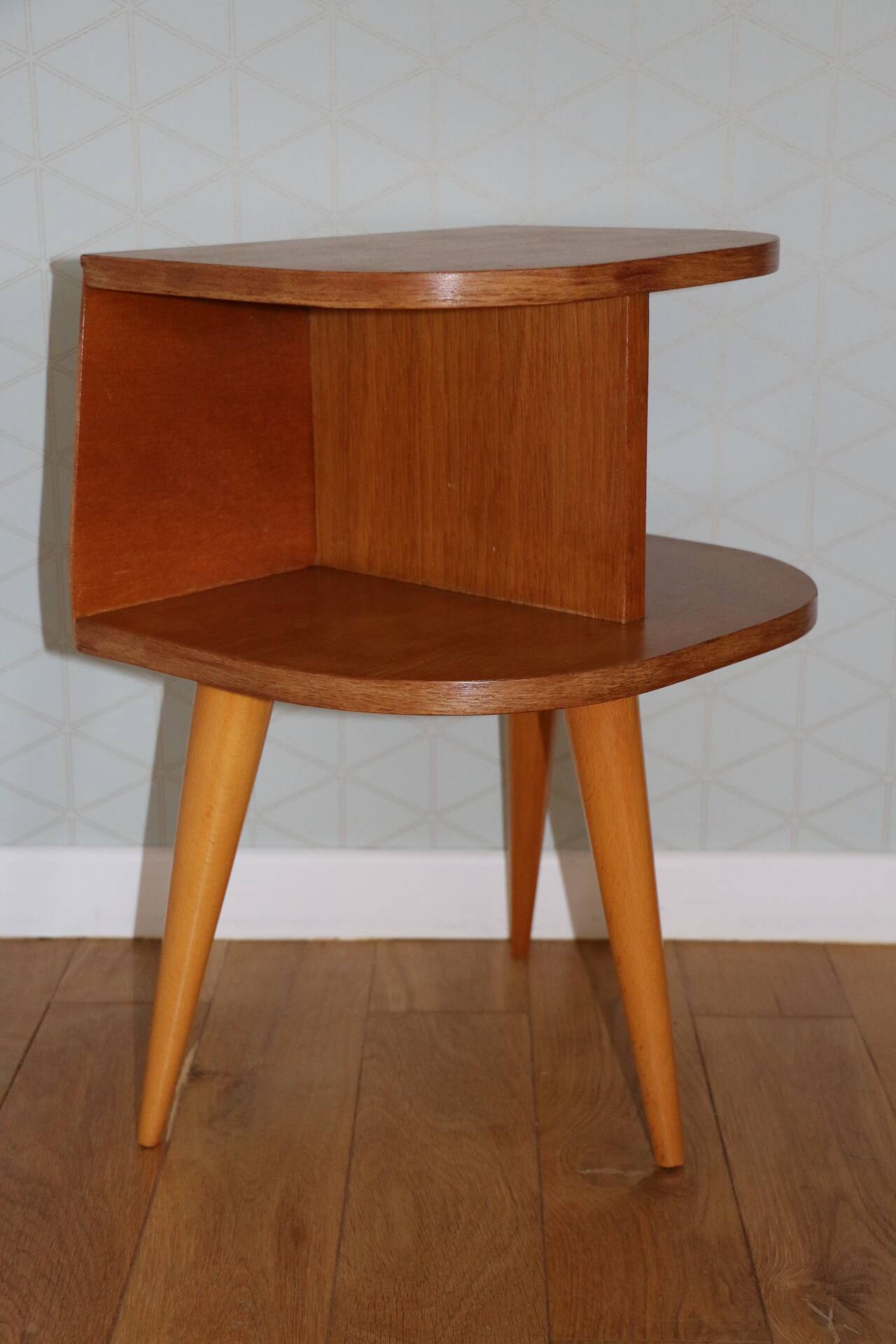 Tripod bedside table with oak veneer, 1950