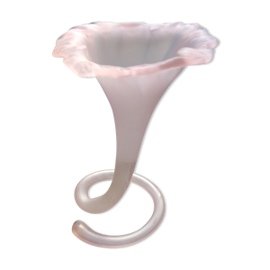 Vase corolle en verre soufflé opalin rose