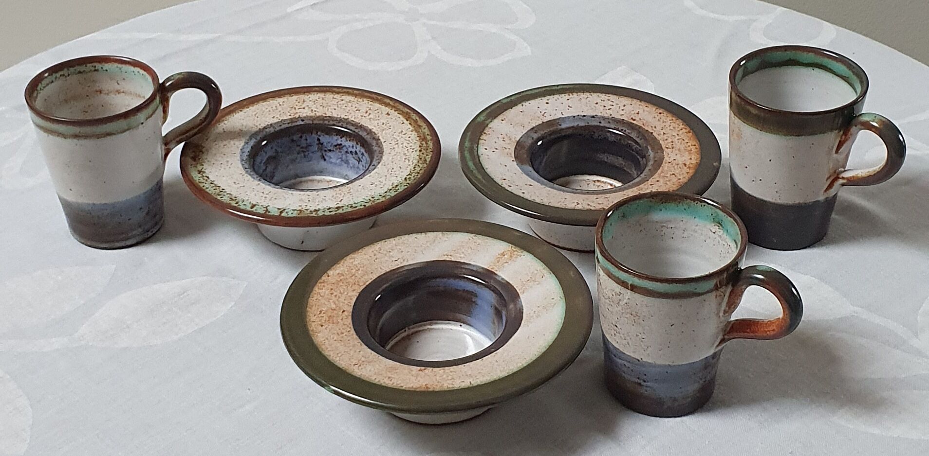 Soucoupes et tasses à Café