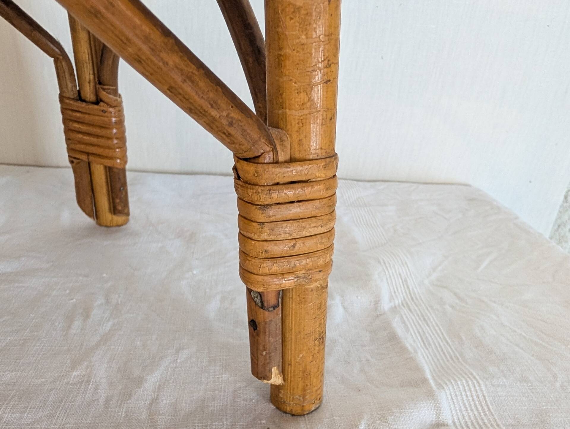 Petit banc en rotin et osier – années 1960