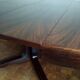 Extendable round table on central support