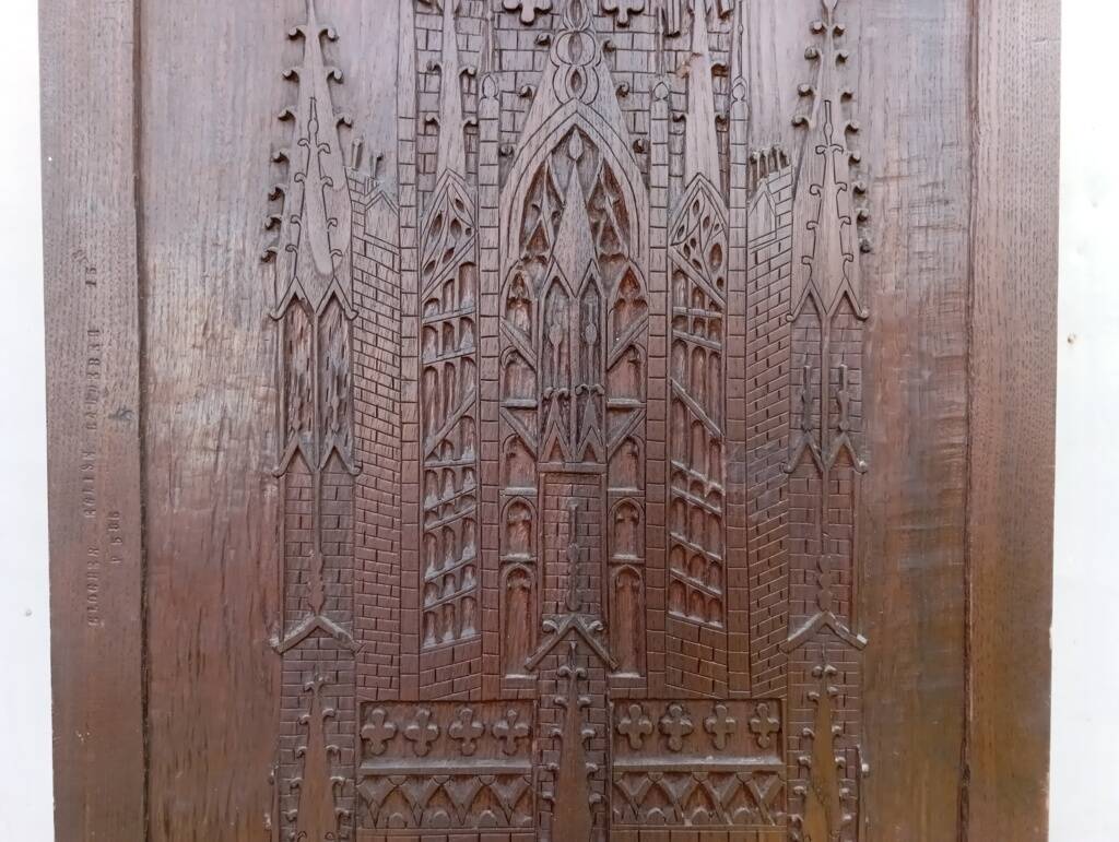 Grand panneau sculpté façade cathédrale Caudebec