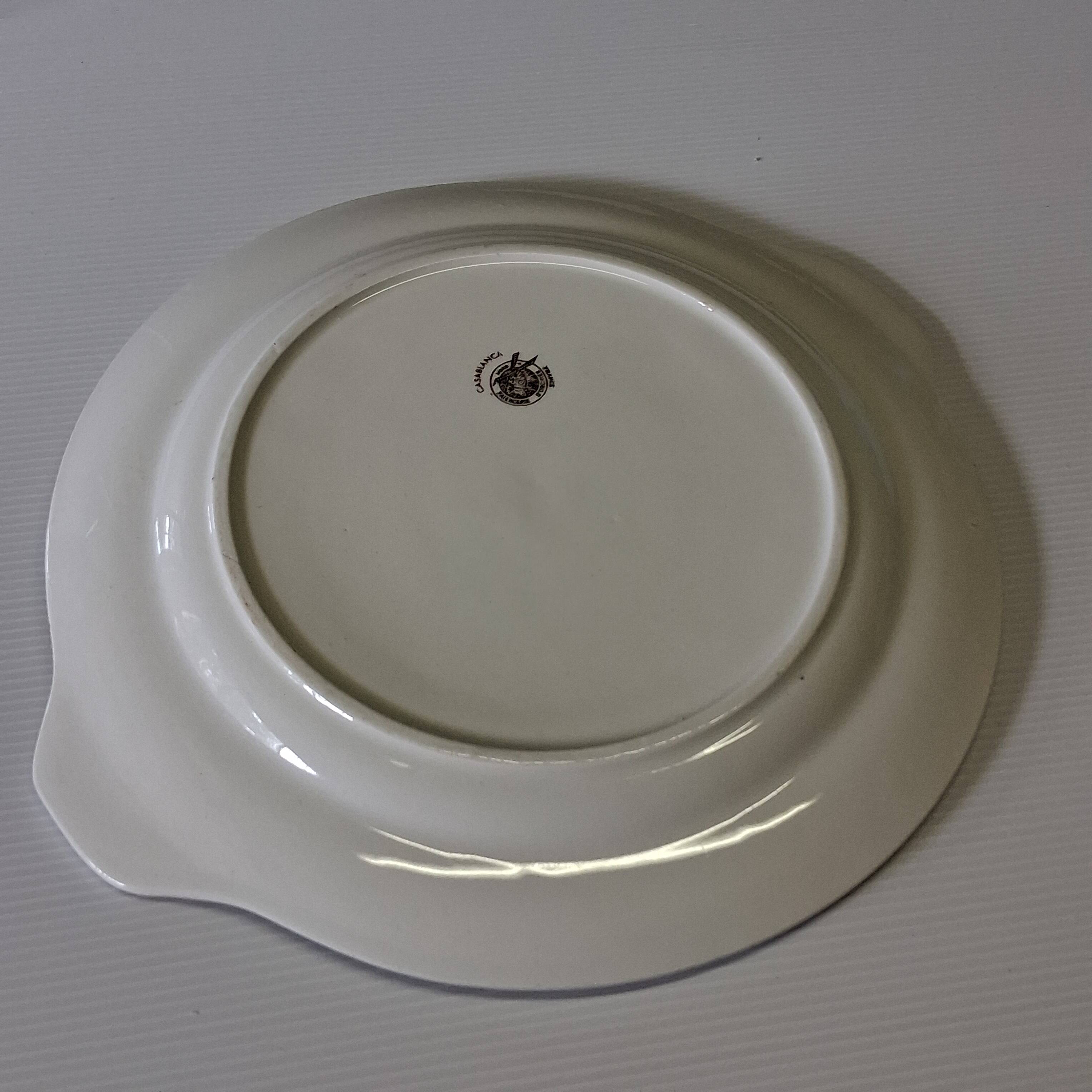 Pie dish with ears from Moulin des Loups in good condition.