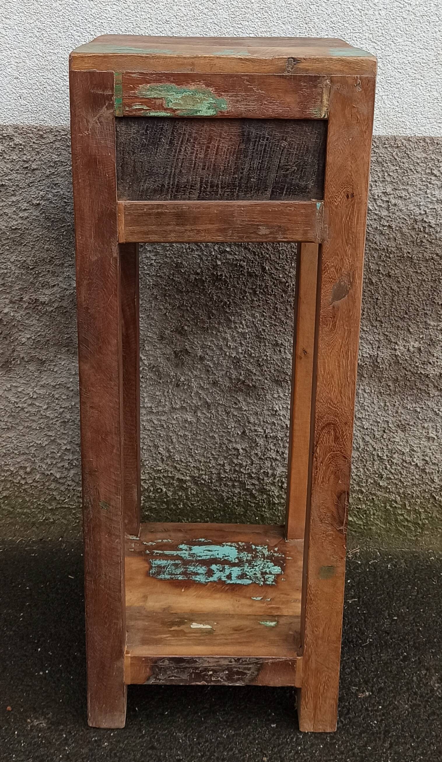 Guéridon en bois avec tiroir