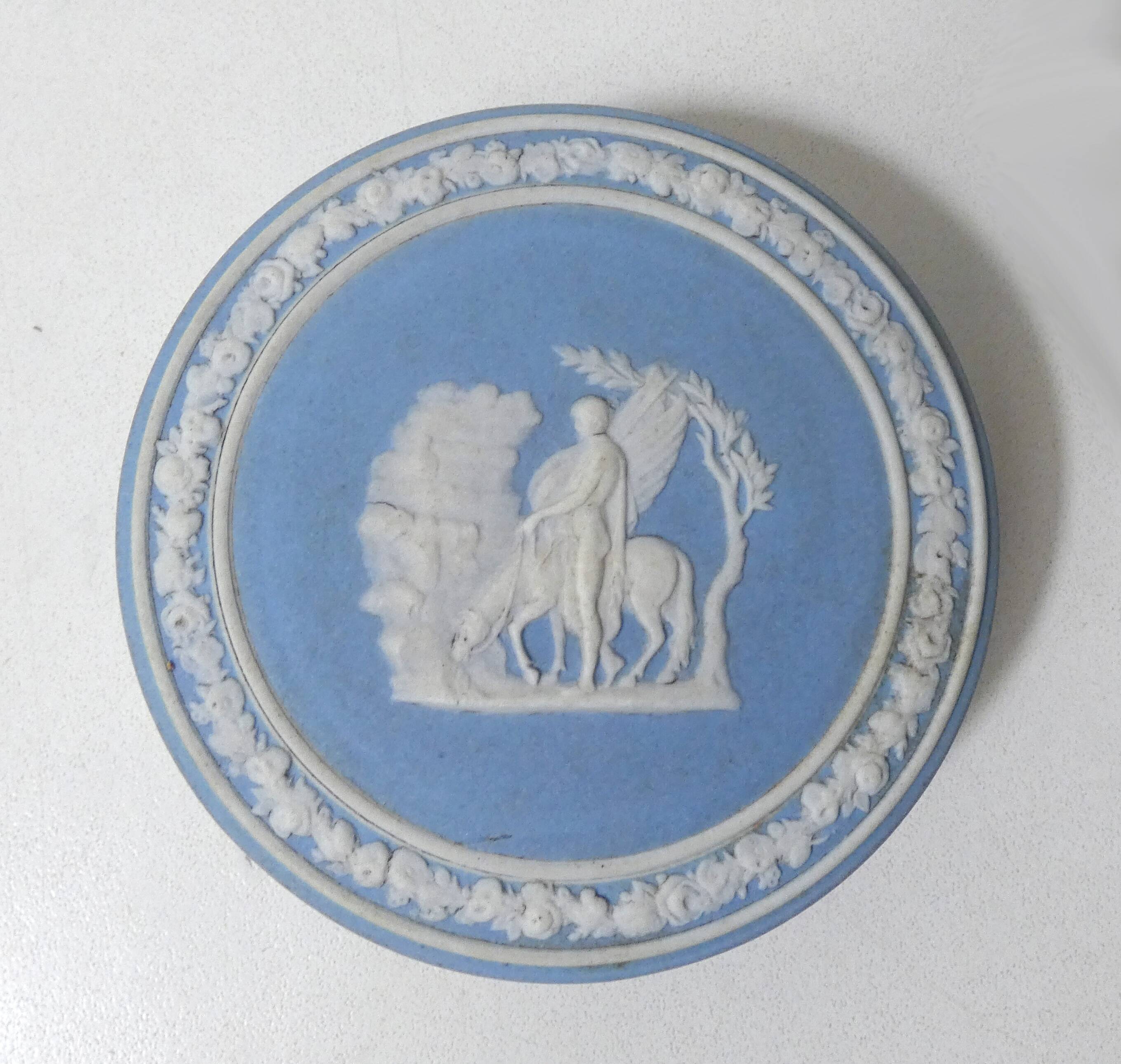 Bonbonnière Wedgwood jasperware en fleur de grès vintage