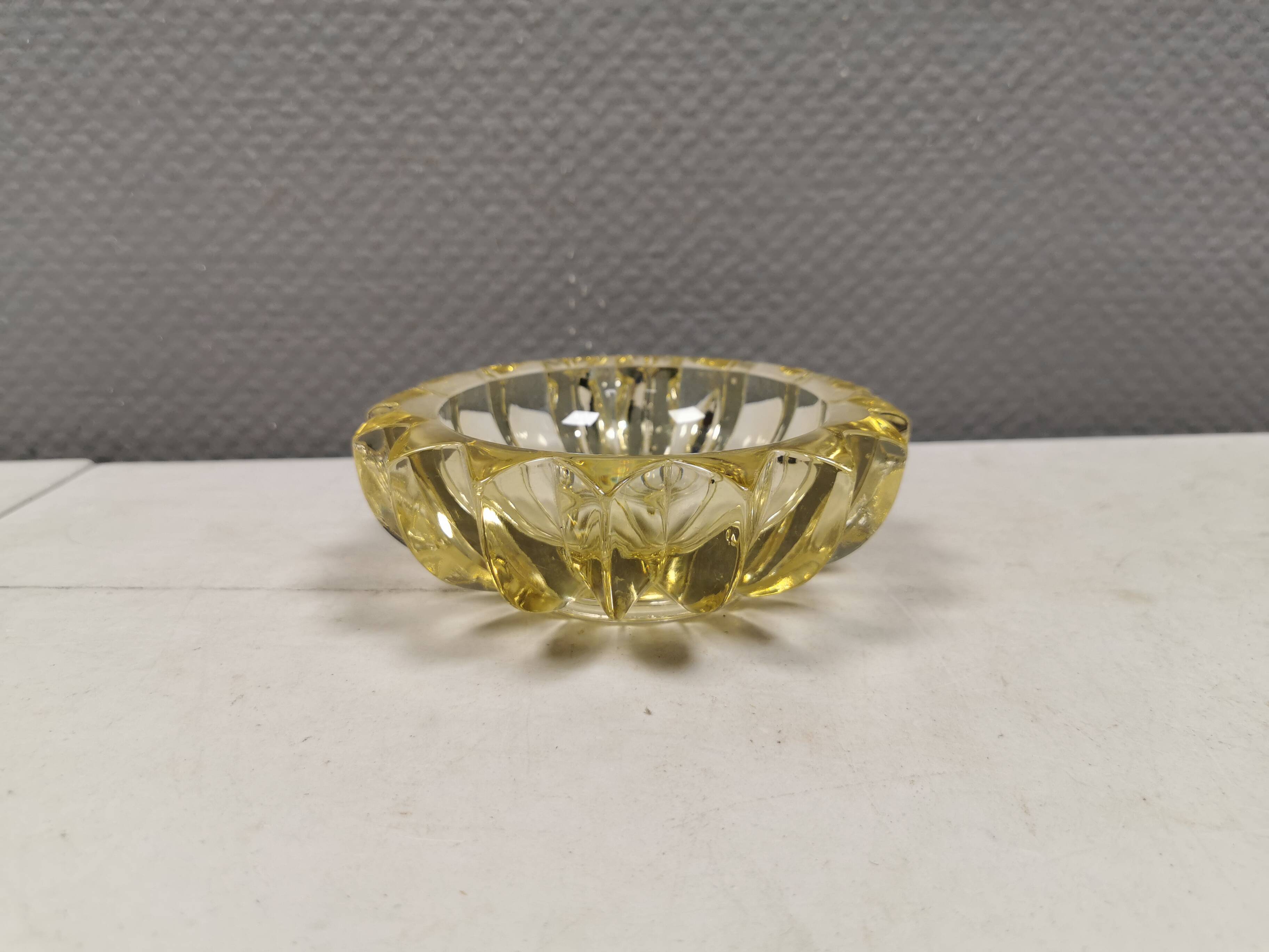 A bowl, by Pierre d'Avesn 1930-40. France
