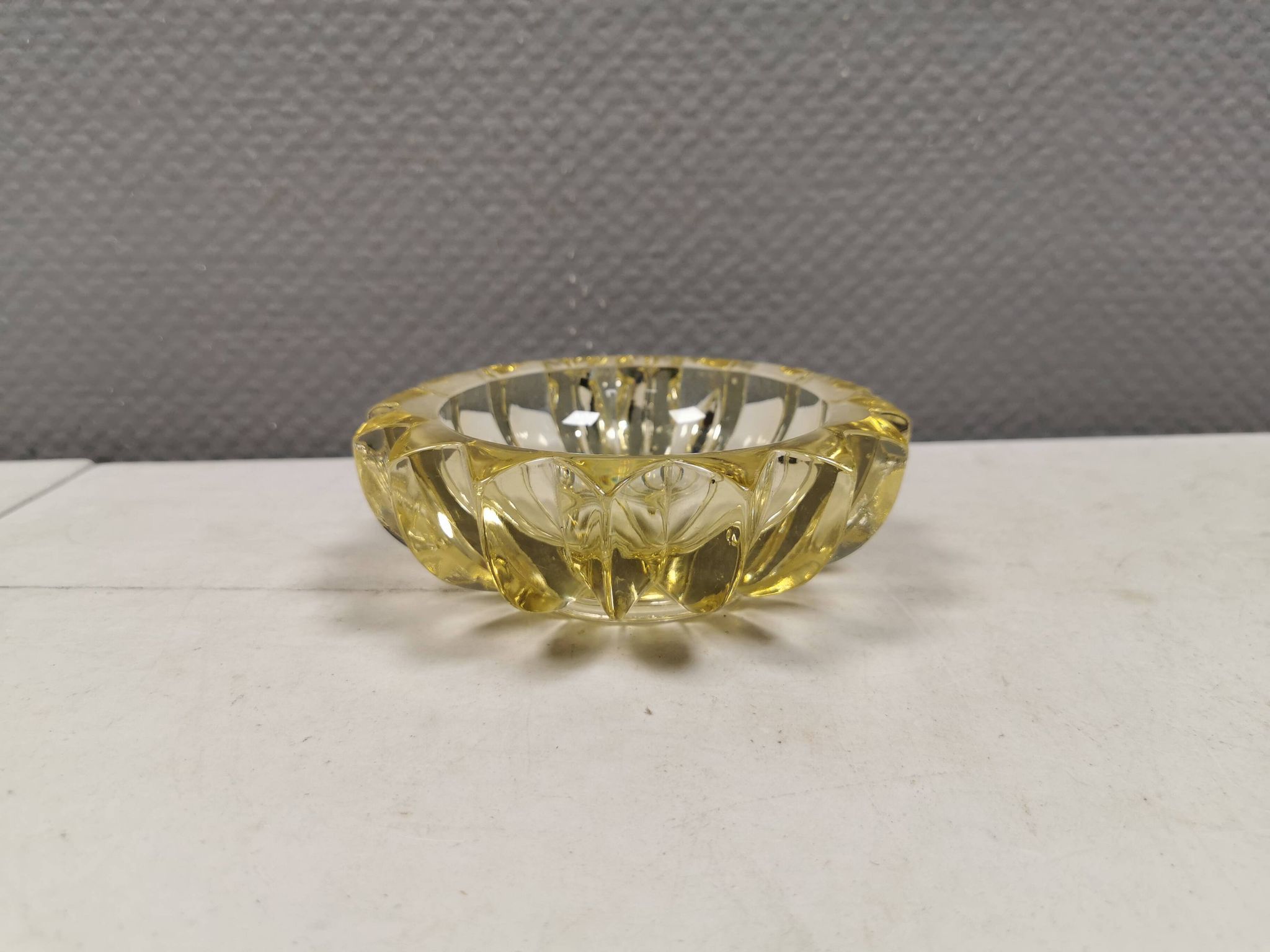 A bowl, by Pierre d'Avesn 1930-40. France