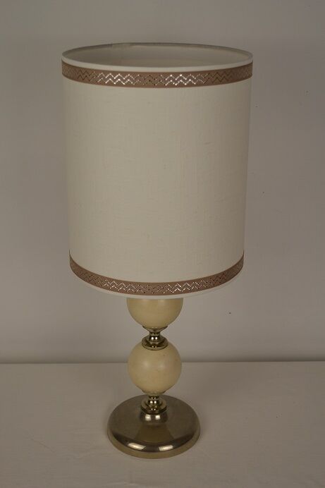 Vintage lamp to lay
