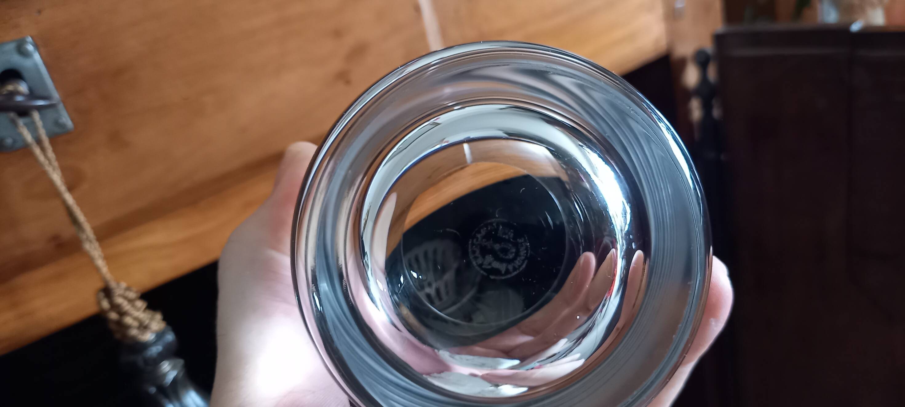 2 whisky glasses and a Baccarat crystal ashtray with stamps.