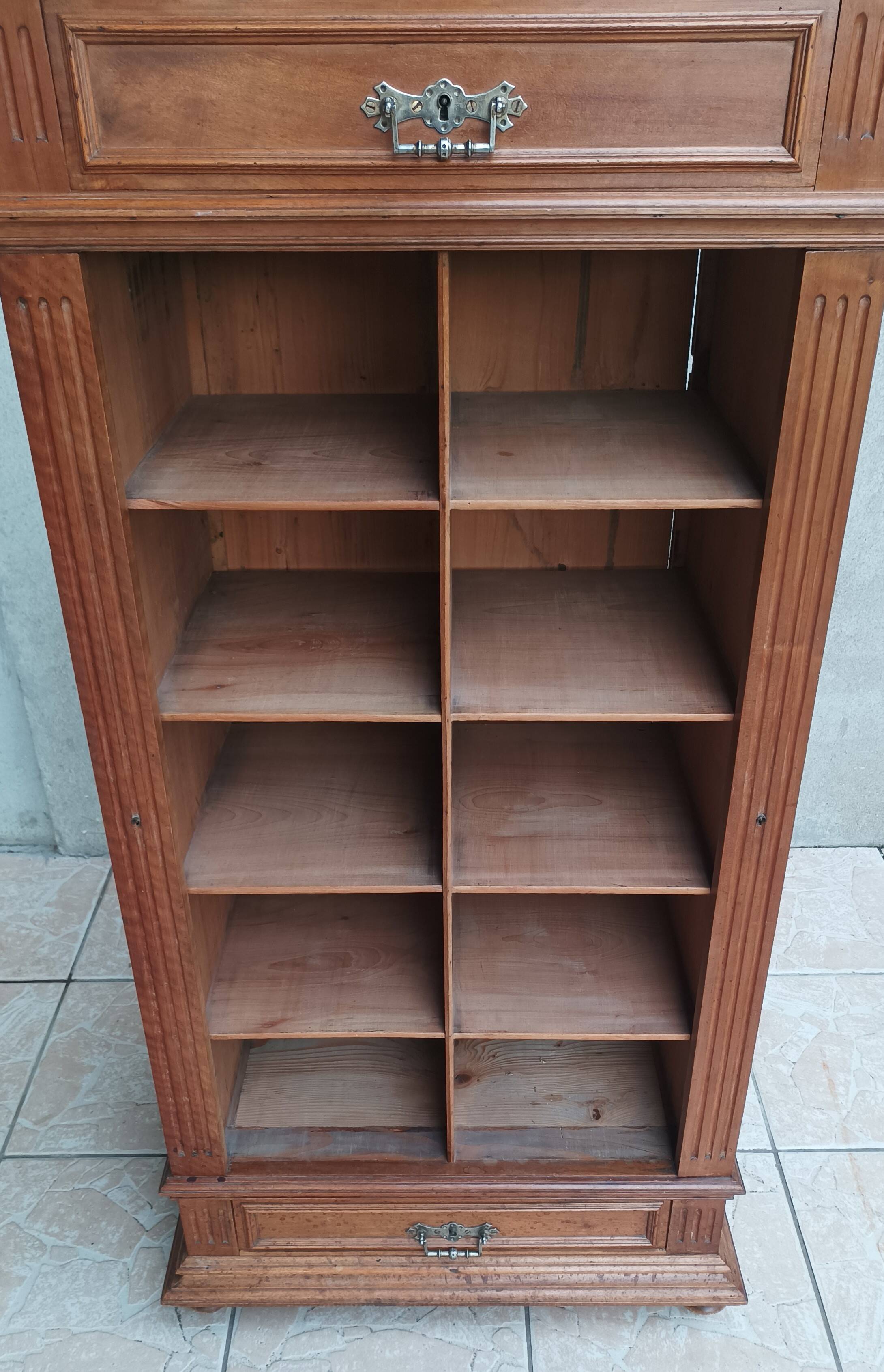 Walnut cardboard box stamped BRUN.G