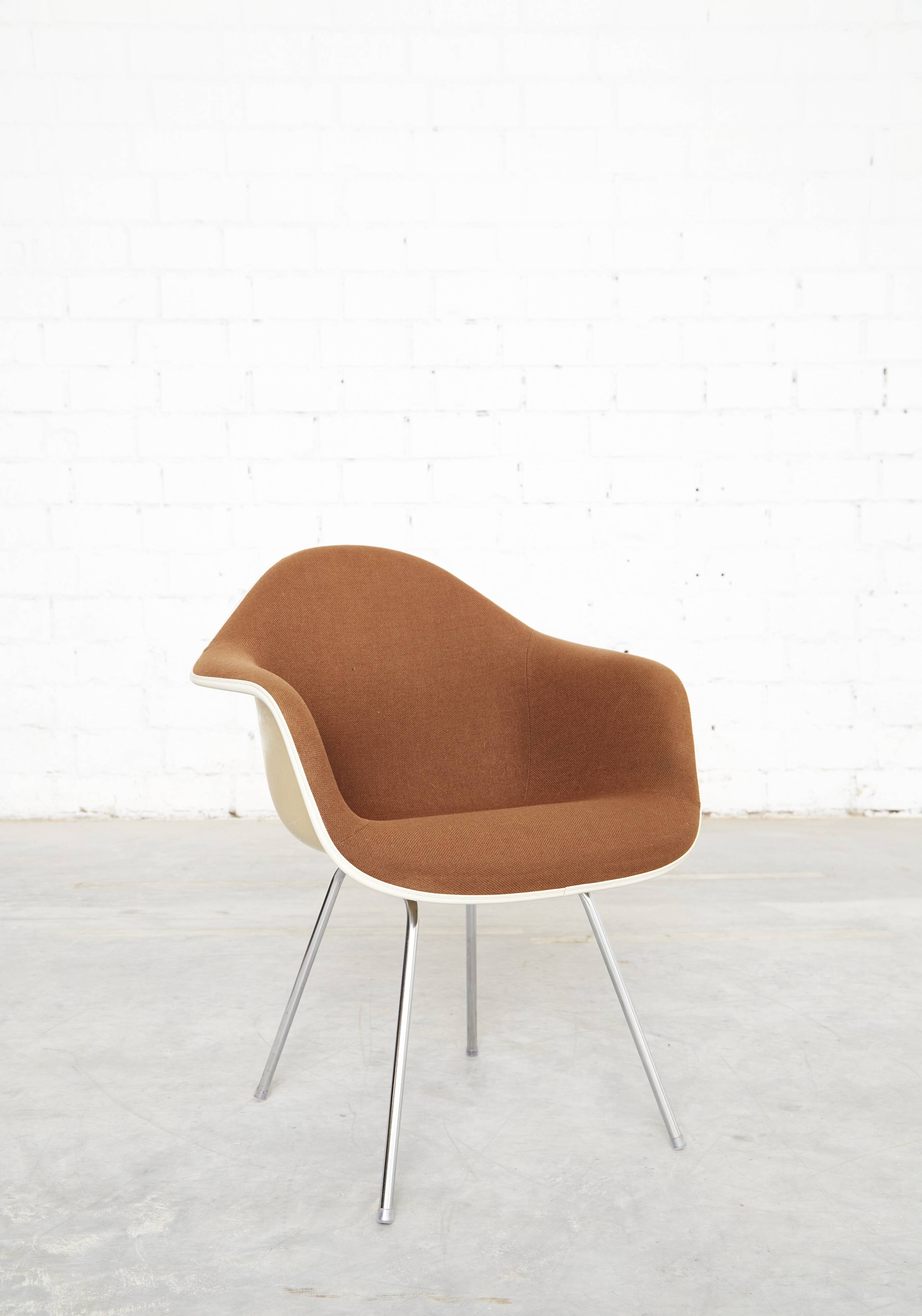Off-White Dax Fiberglass Chair by Charles & Ray Eames for Vitra