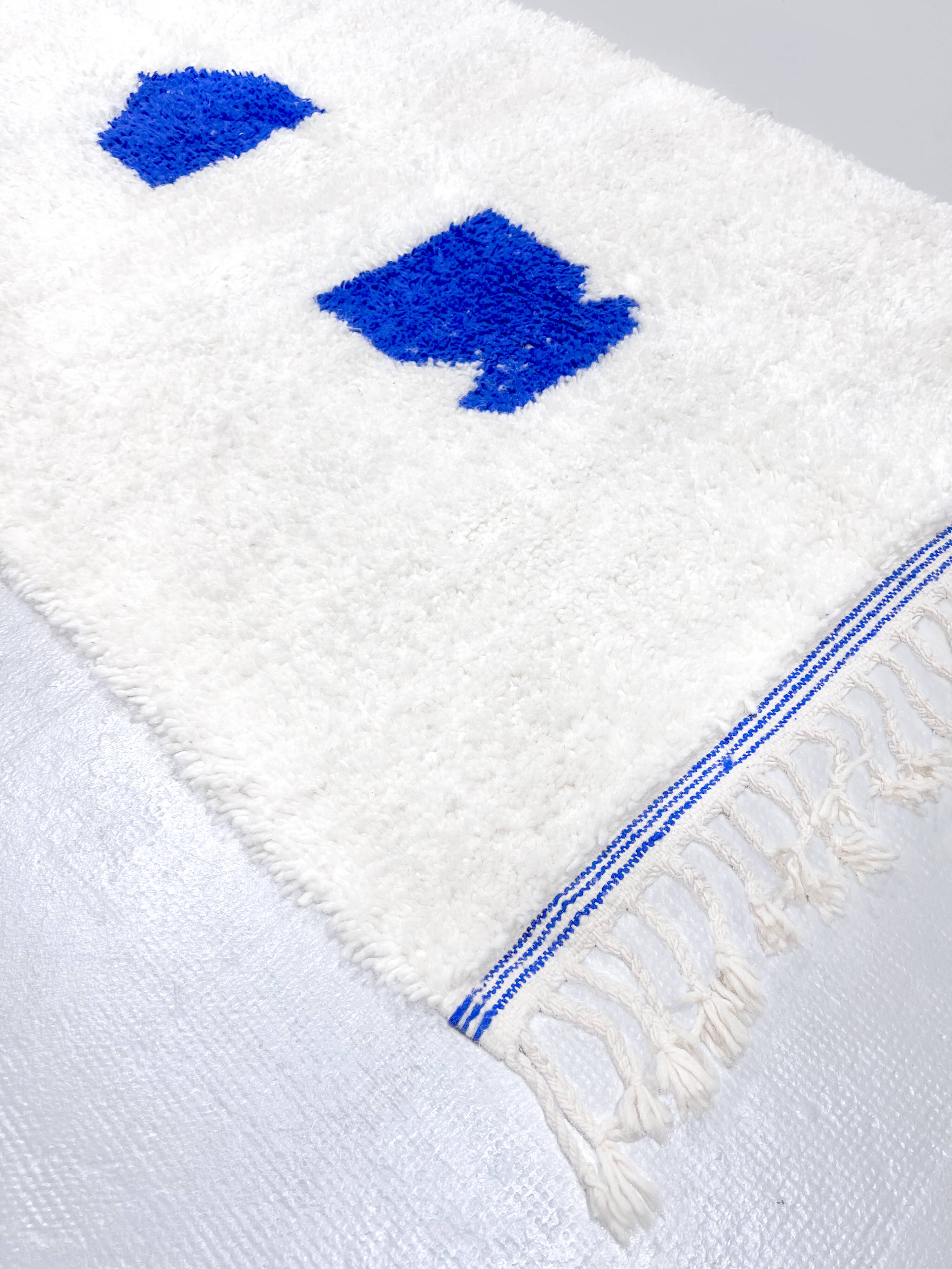 Authentic Beni Ouarain Berber rug with Majorelle blue patterns, 1.55 x 1.05 m