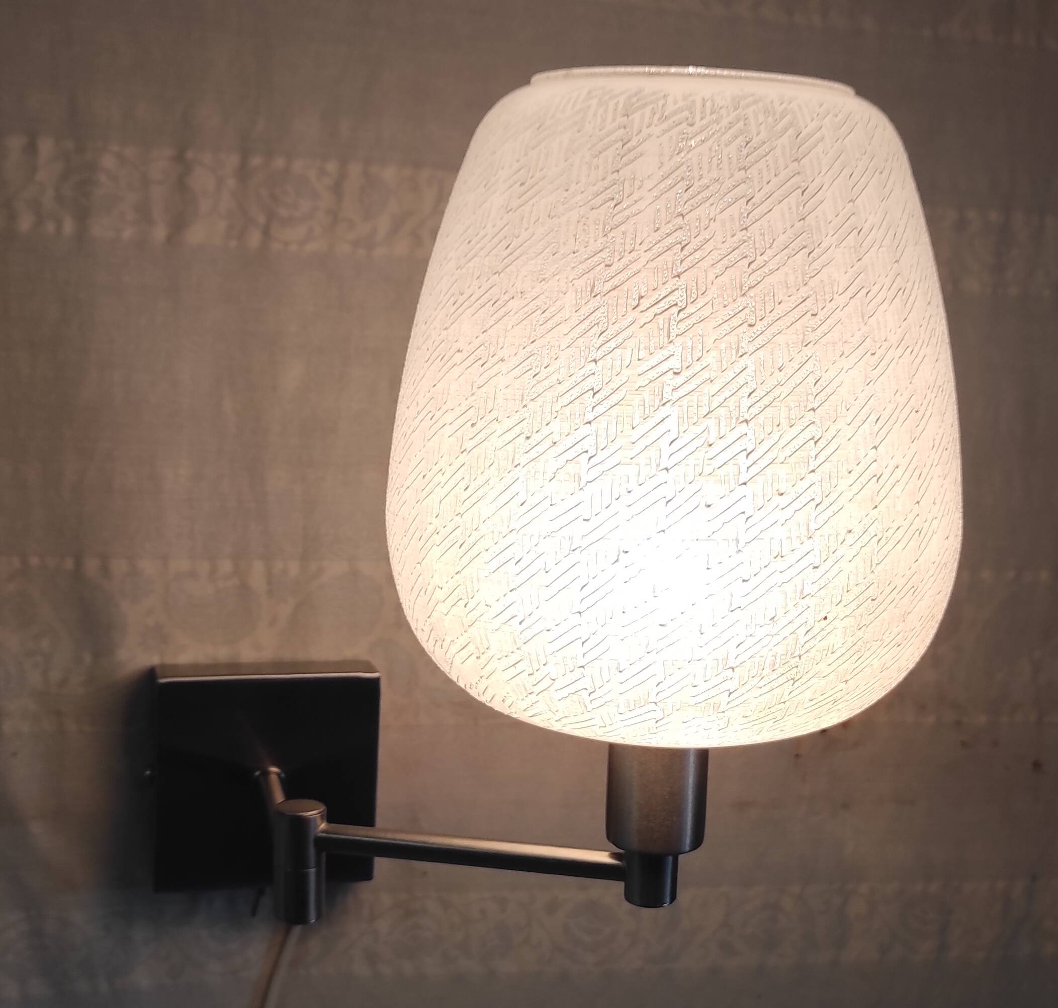 Wall lamp - reading light in chromed metal and opaline globe - 20th century