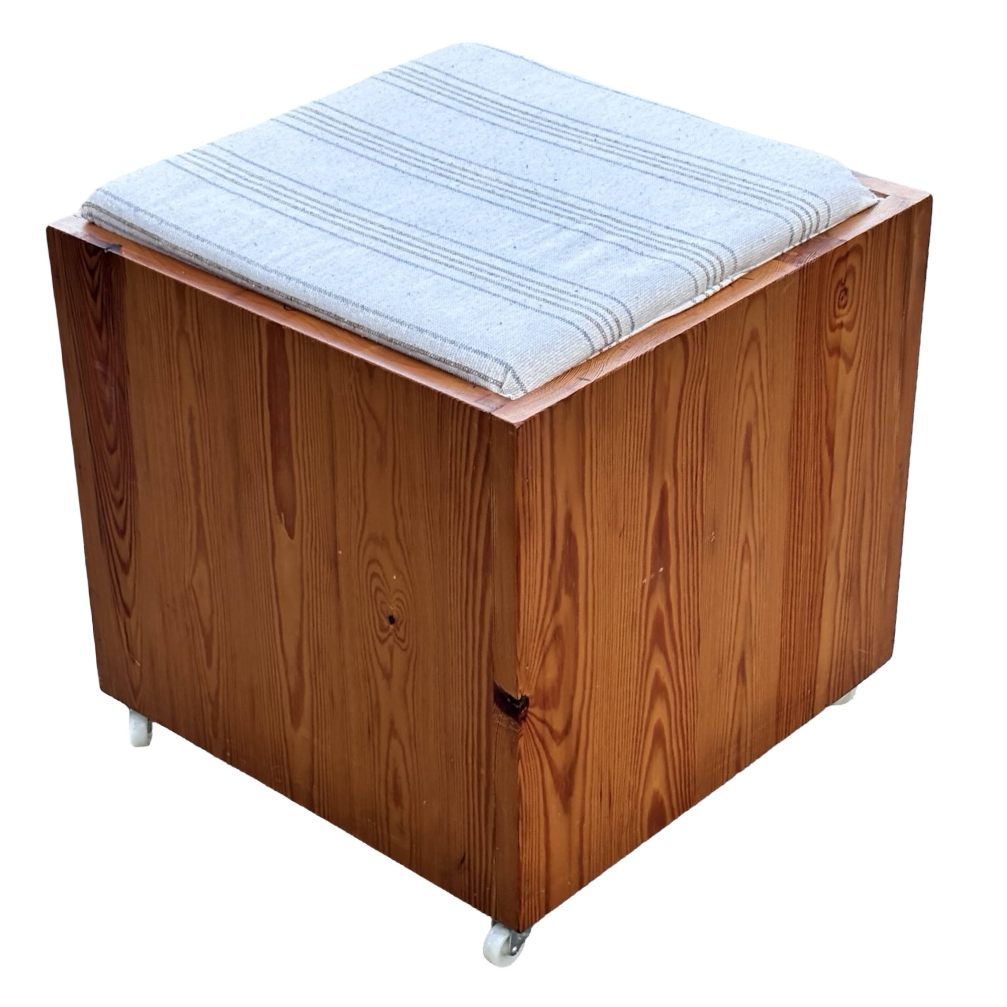 Vintage pinewood stool side table with compartment 70s design