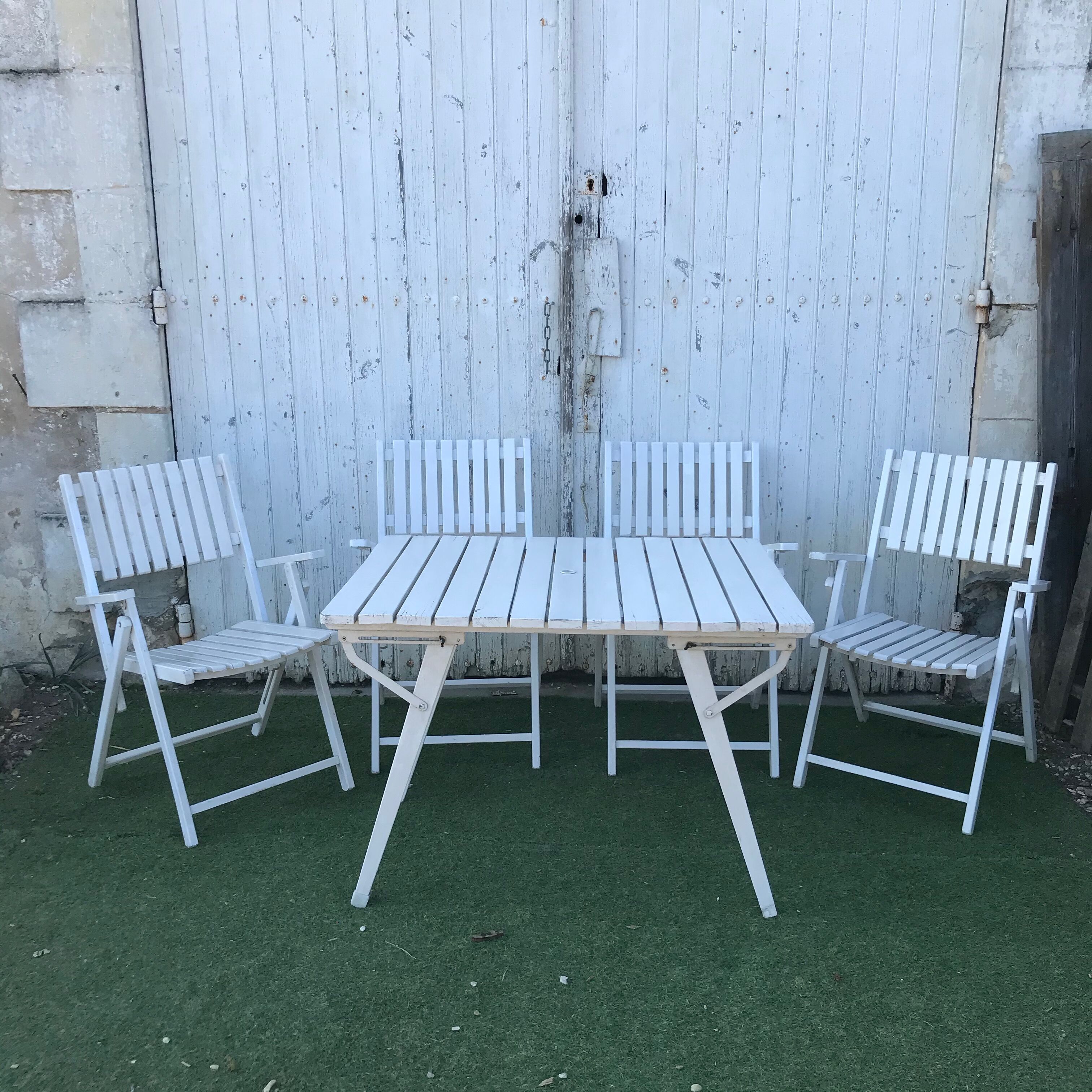 Vintage wooden garden salon