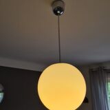 Luminaire suspendu globe en verre blanc
