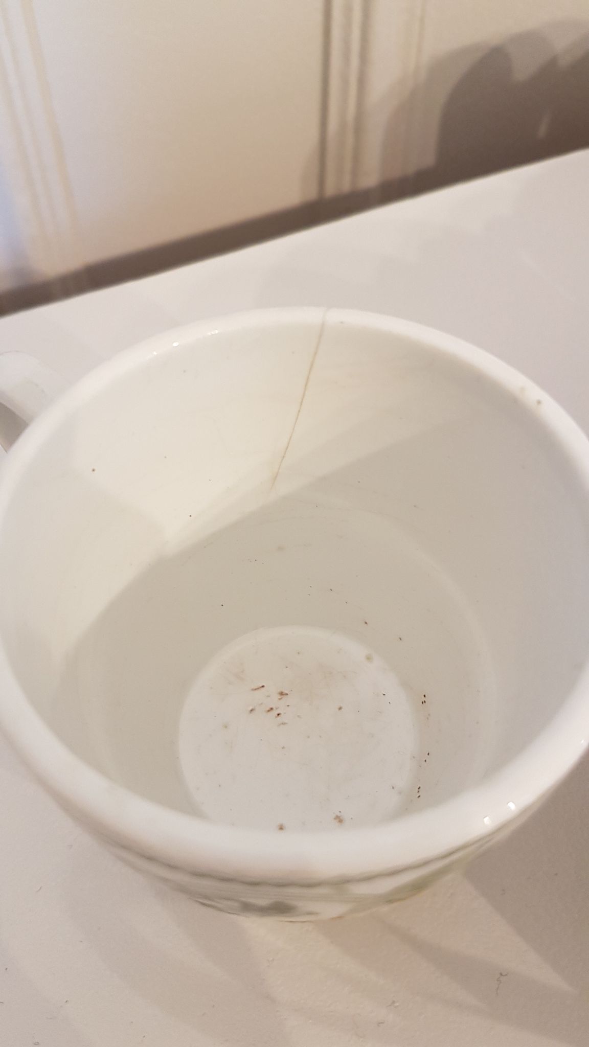 Série de 11 tasses en porcelaine