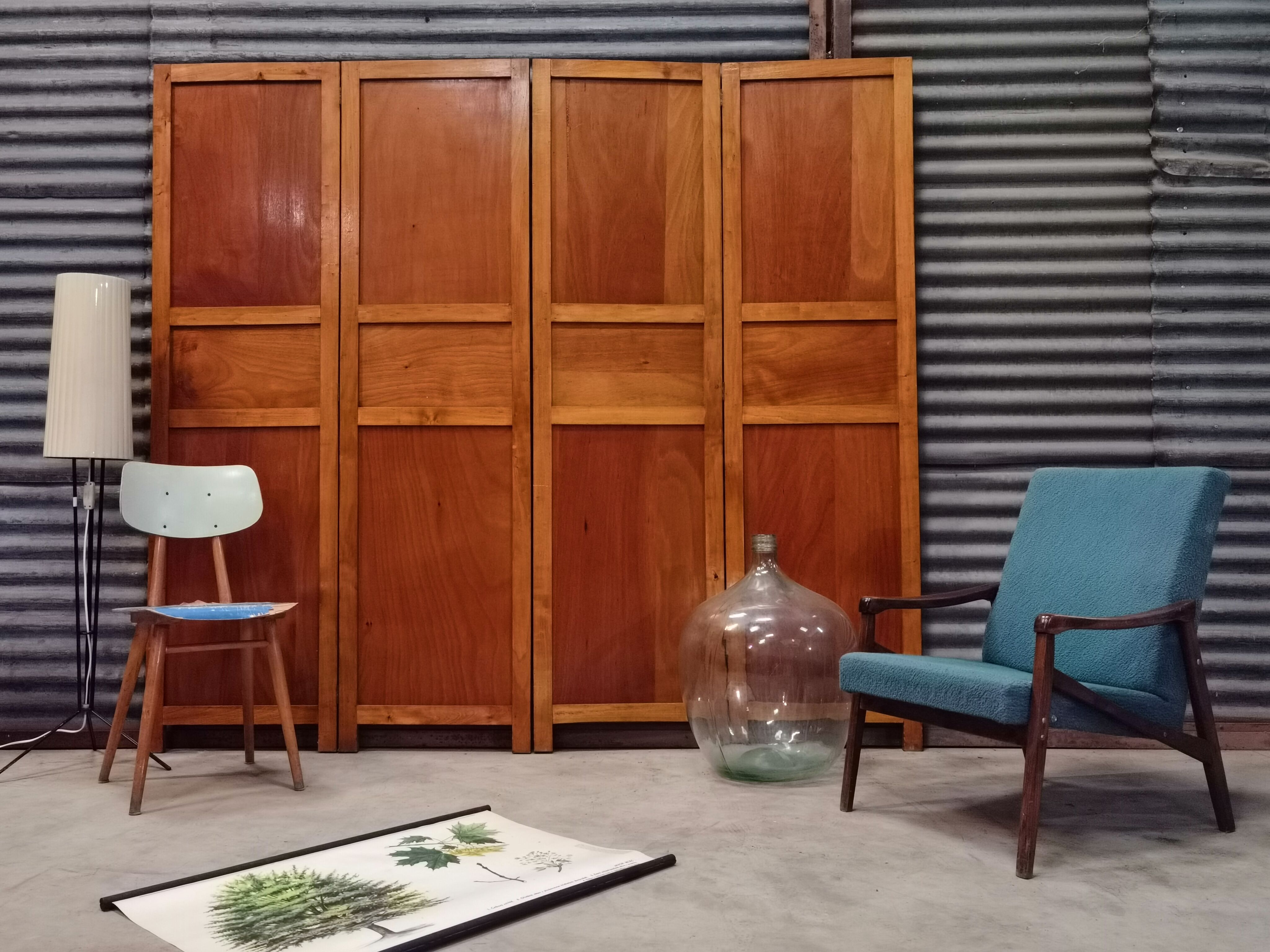 Wooden screen year 60