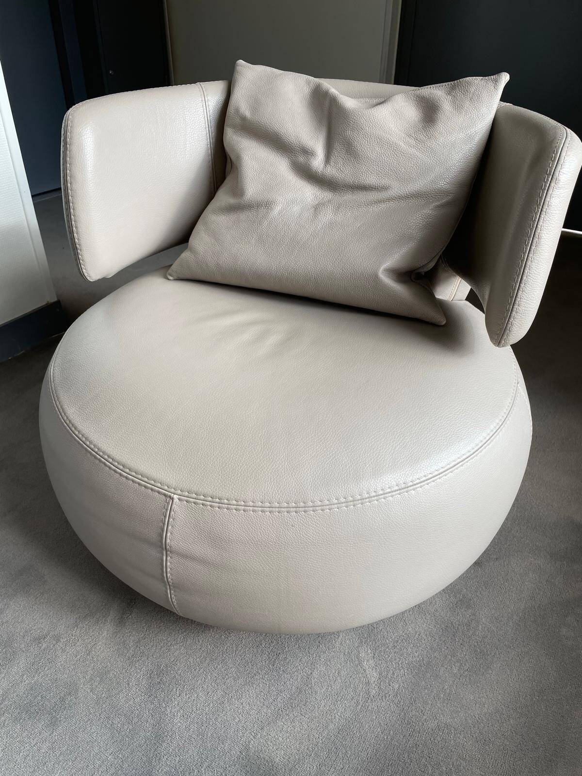 Design swivel armchair "CURL" by Roche Bobois - Light Grey Leather