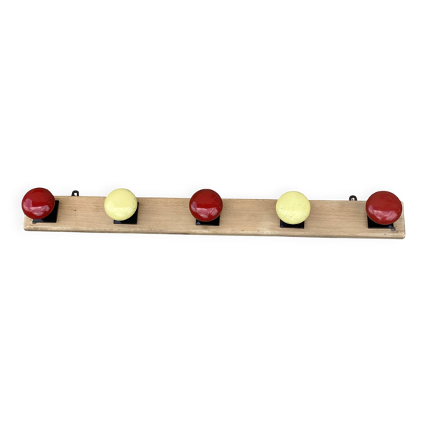 Portemanteau à 5 patères métal laqué jaune et rouge vintage 1960