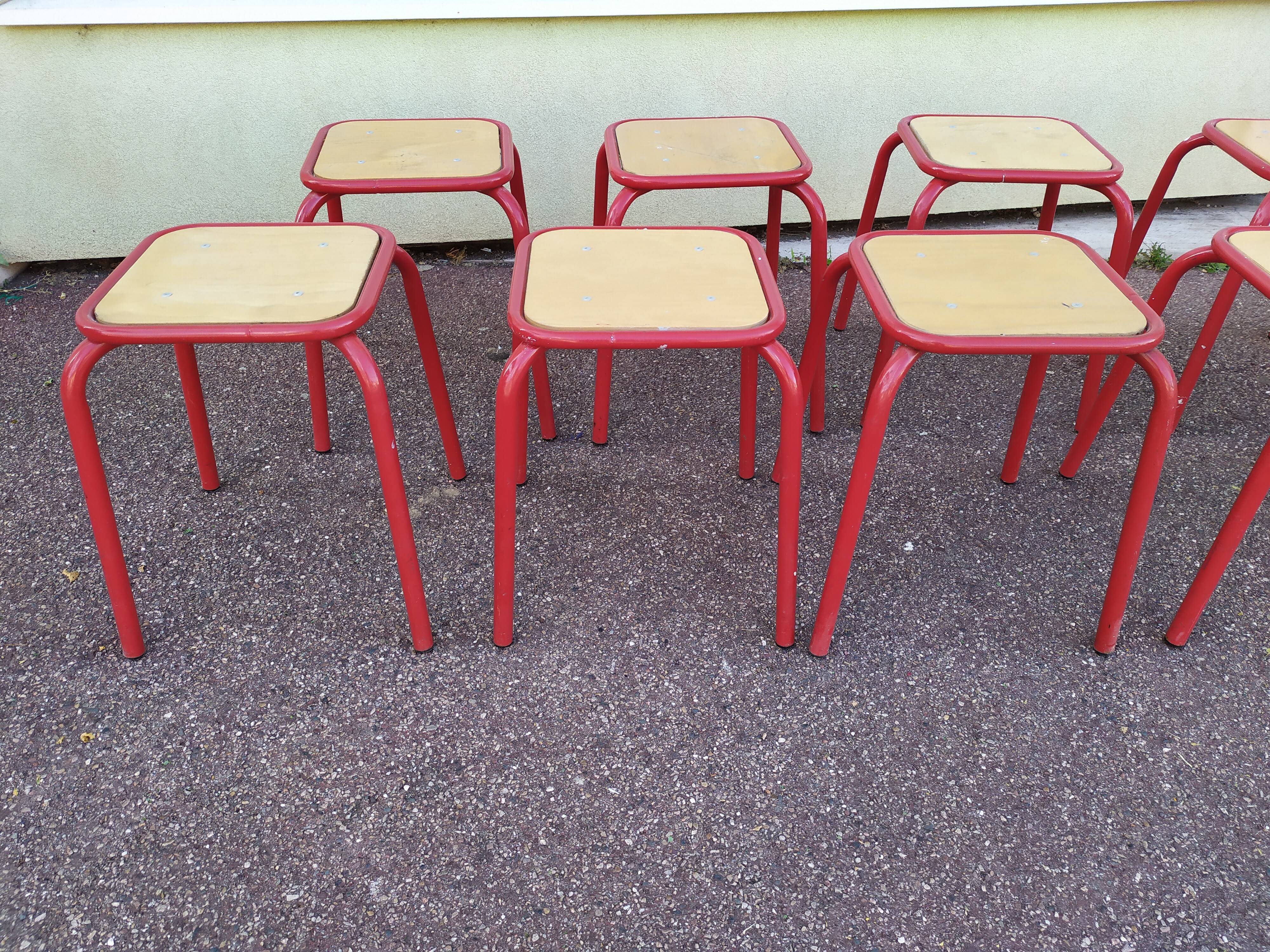 Lot de 10 tabouret bas carré en métal rouge - bois - atelier - industriel