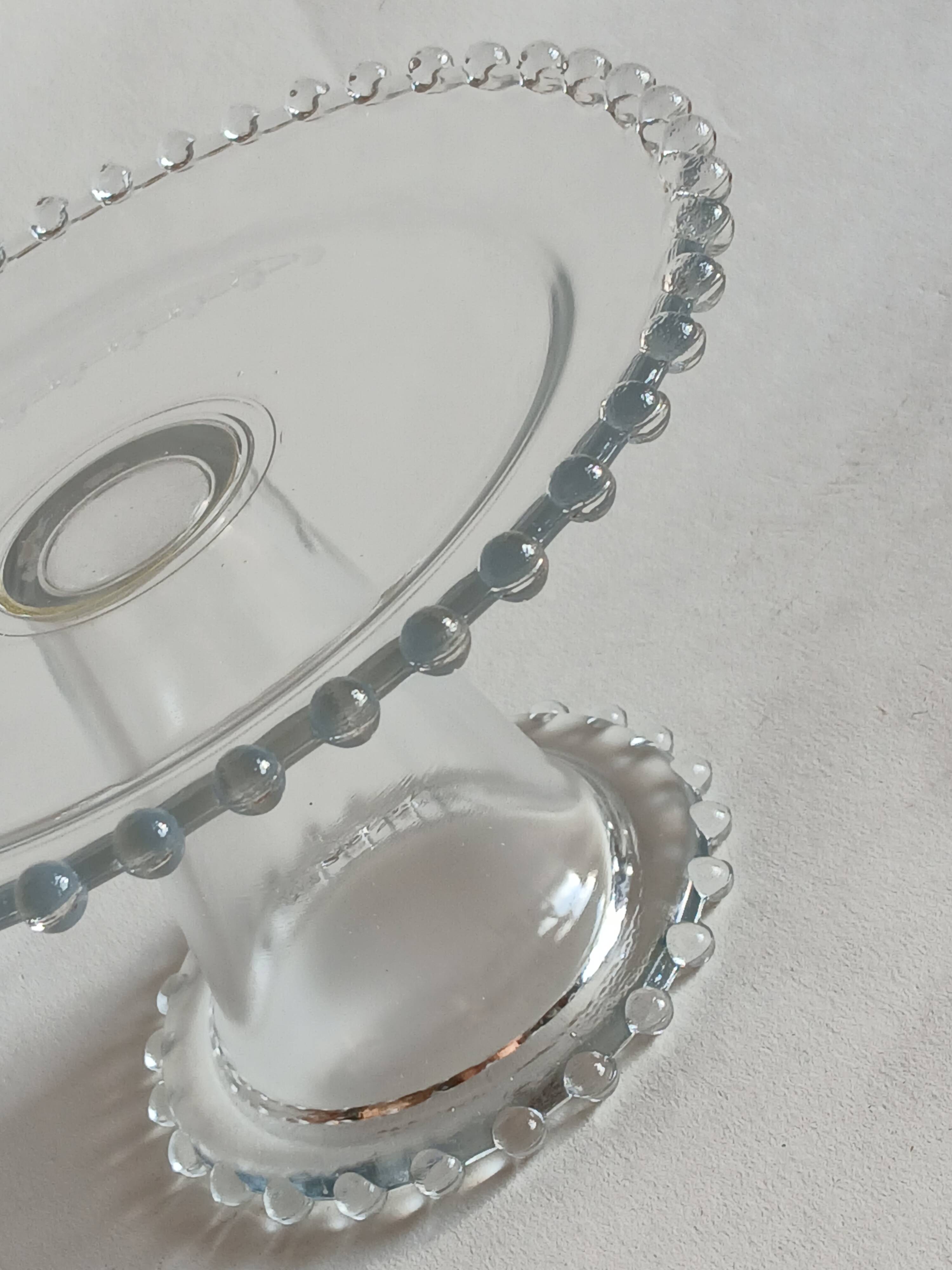 Glass cake dish
