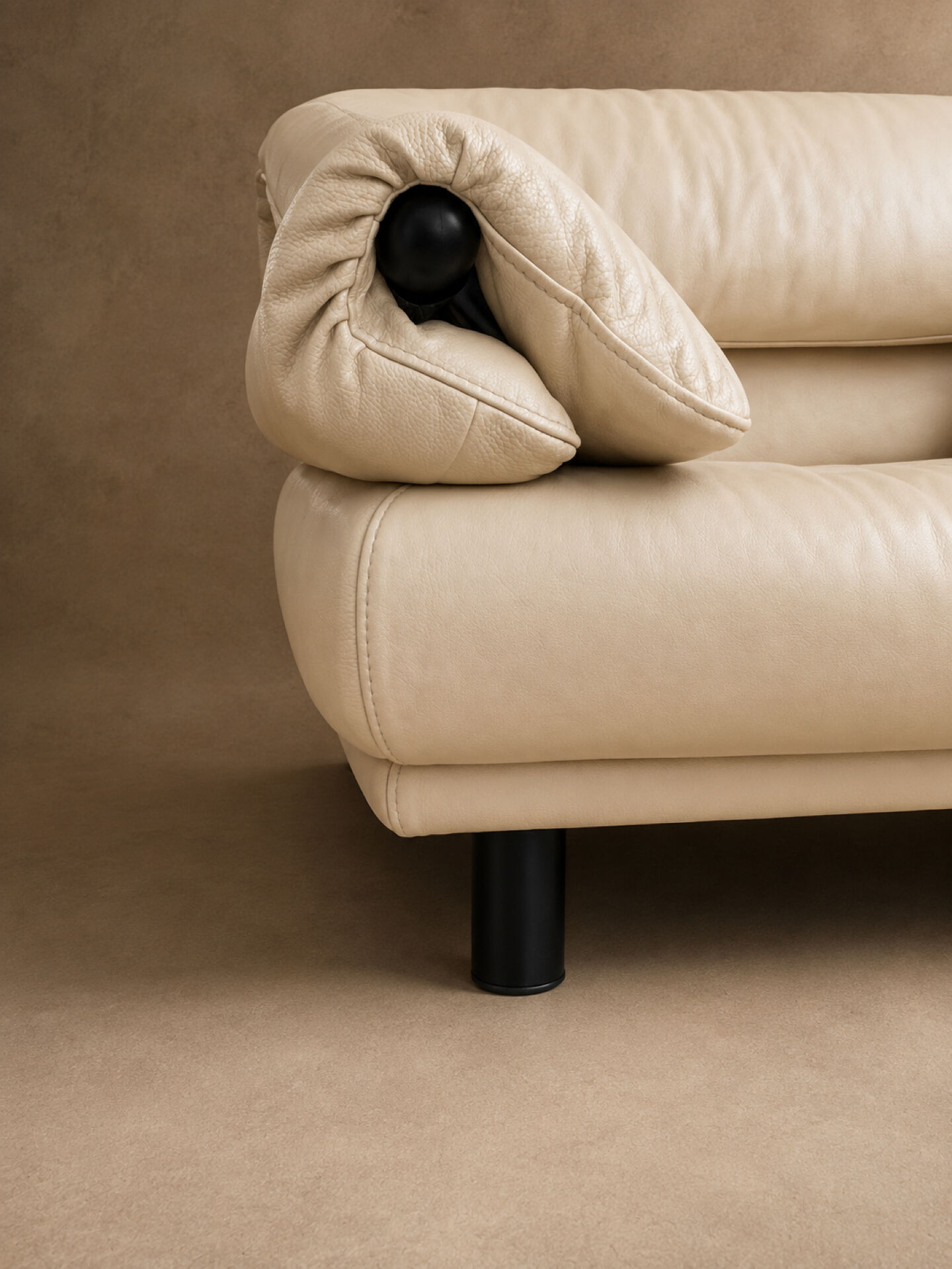 Italian leather buffalo sofa set in ecru – Poltromec Circa 1980
