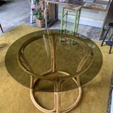 Round dining table with bamboo legs