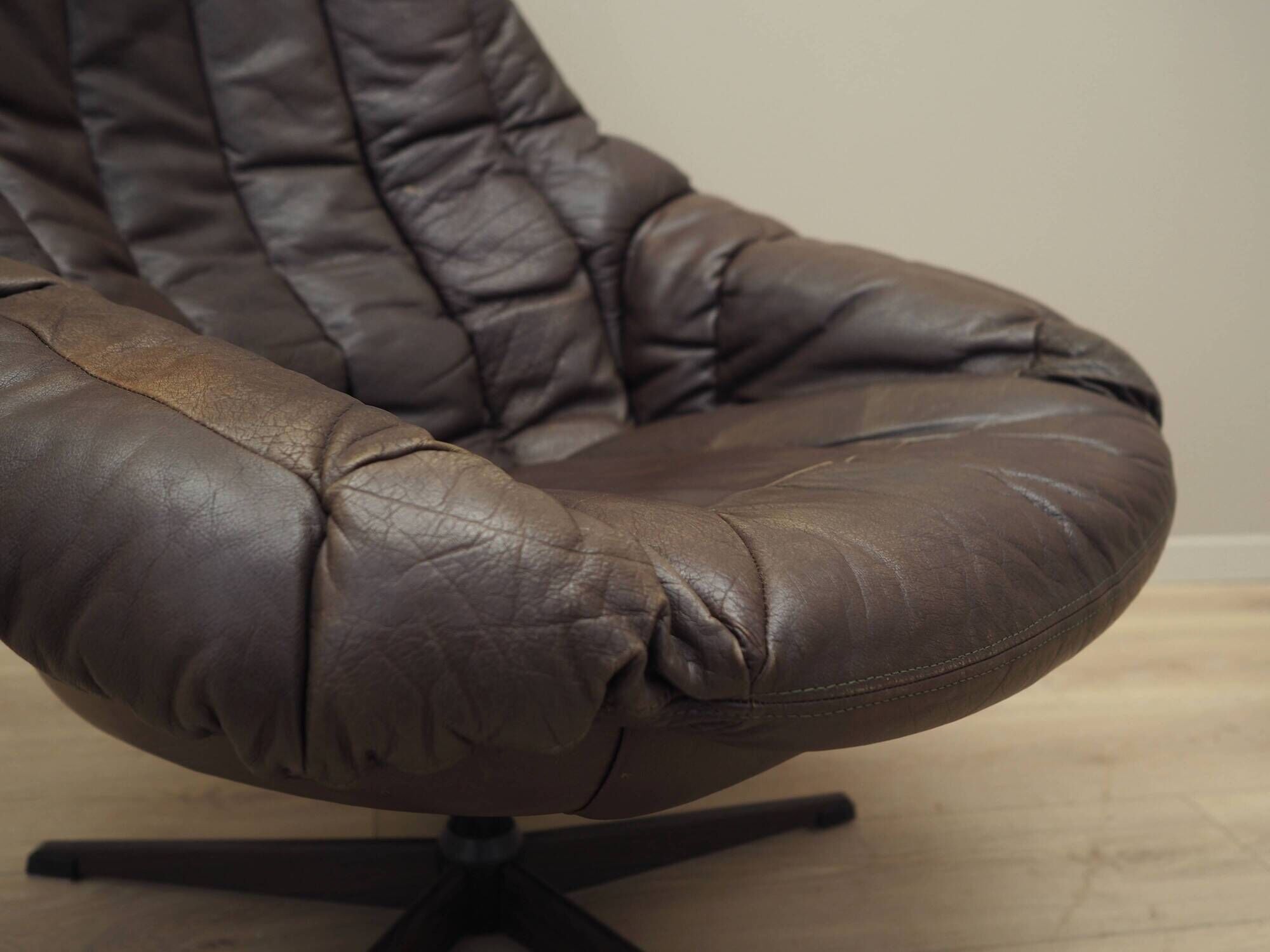 Leather swivel armchair, Danish design, 1960s, designer: H.W. Klein, manufacture: Bramin