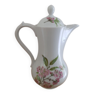 Porcelain teapot of Limoges Royal Lily