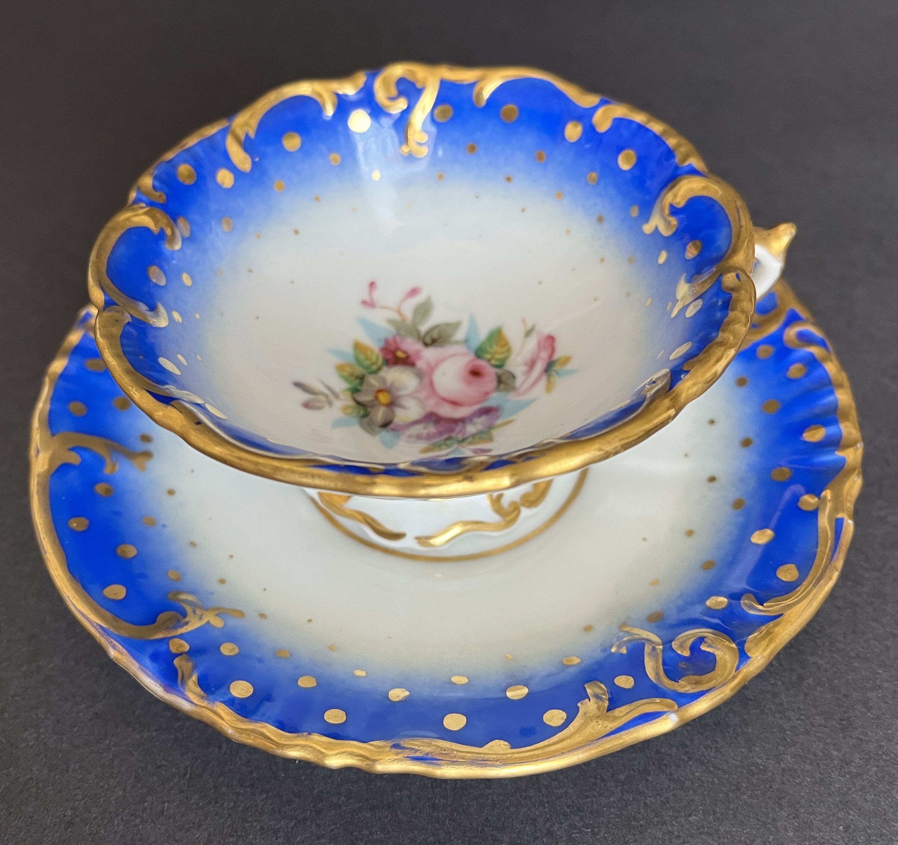 Tasse et sous-tasse en porcelaine de Paris