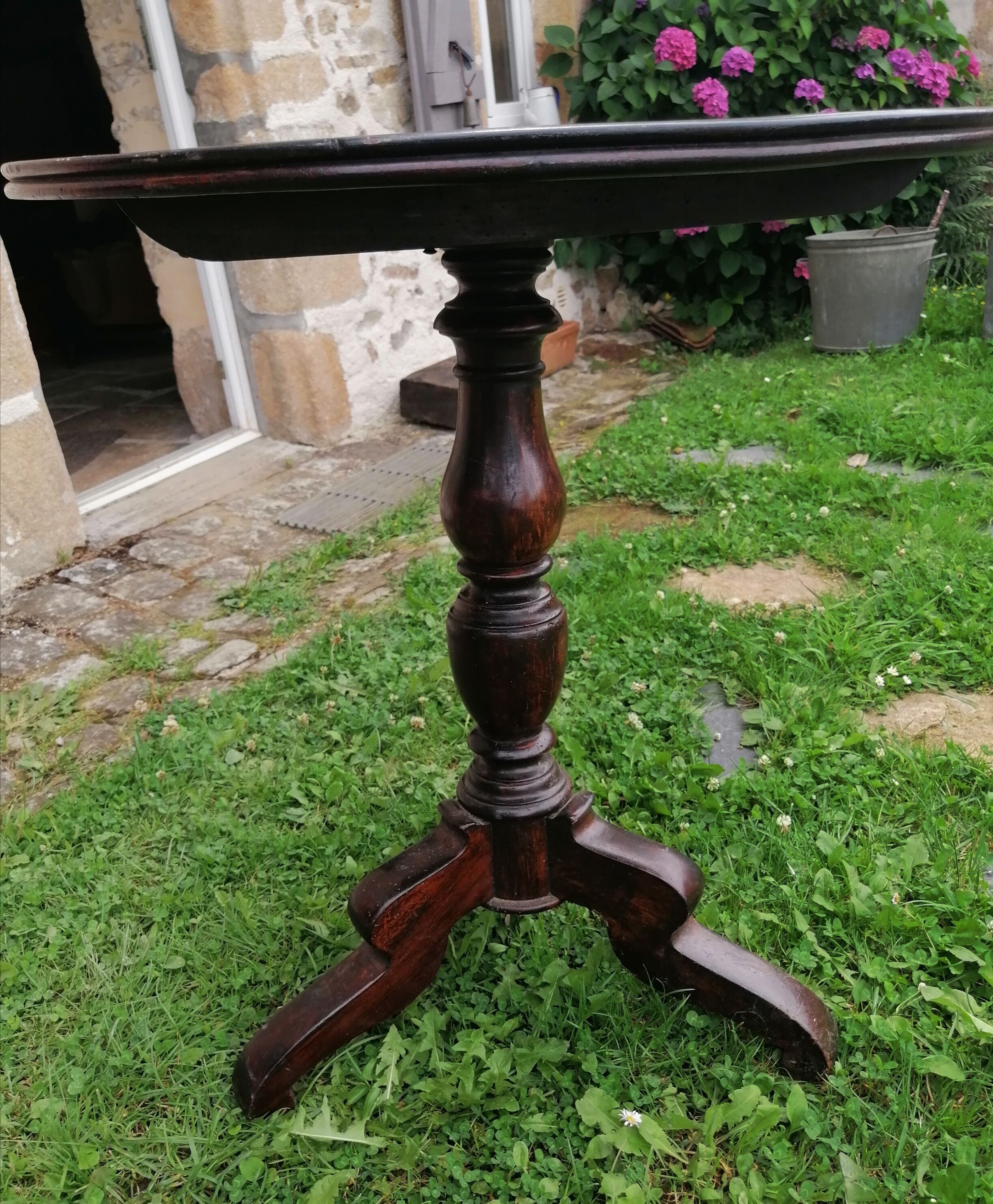 Folding wooden pedestal table