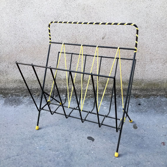 Magazine rack black and yellow lanyards
