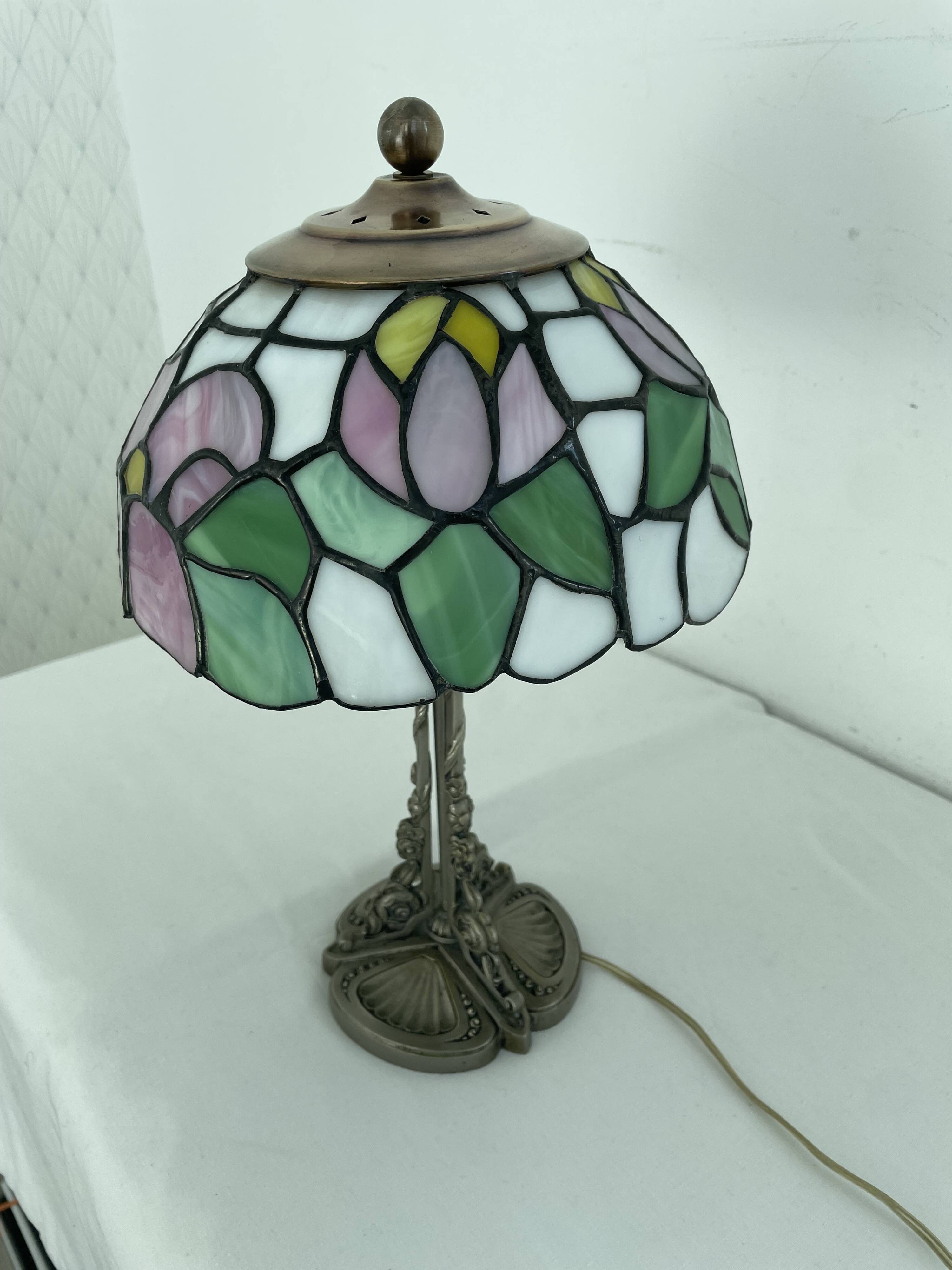Tiffany style table lamp, stained glass lampshade, silver metal base, Art Nouveau style
