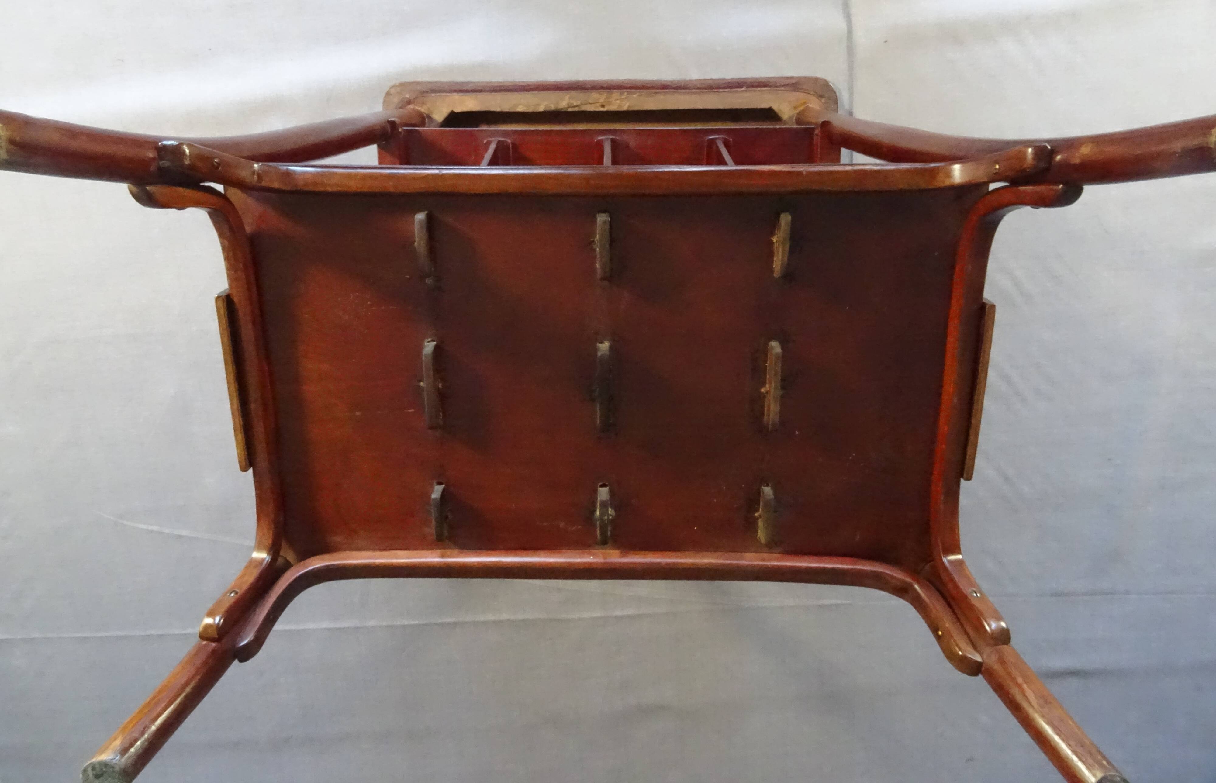 Table à partition N°1075 par Kohn 1905, no Thonet